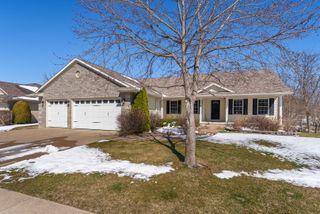 2929 Emerald Drive, Davenport, IA 52804
