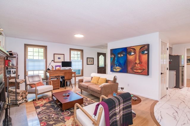 13 Carillon Cir, Easthampton, MA 01027