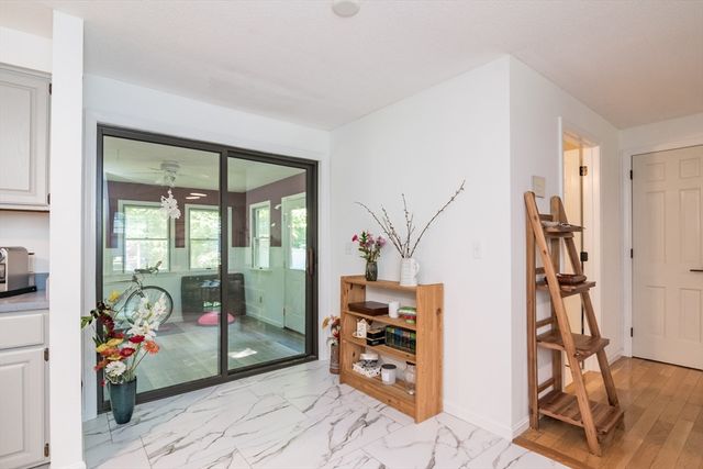 13 Carillon Cir, Easthampton, MA 01027