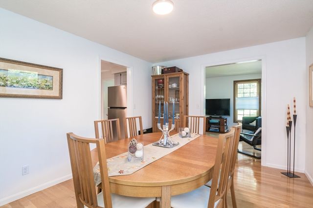 13 Carillon Cir, Easthampton, MA 01027