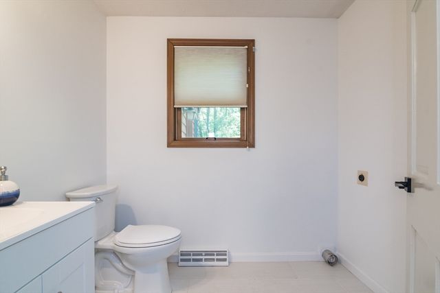 13 Carillon Cir, Easthampton, MA 01027