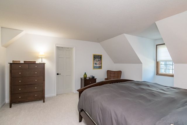 13 Carillon Cir, Easthampton, MA 01027