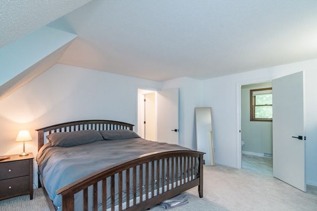 13 Carillon Cir, Easthampton, MA 01027