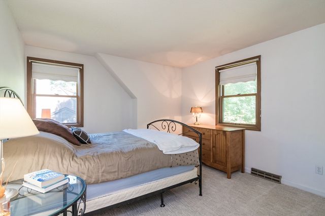 13 Carillon Cir, Easthampton, MA 01027