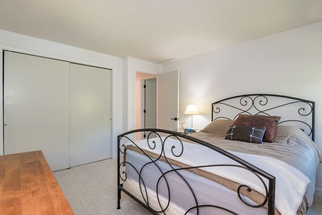 13 Carillon Cir, Easthampton, MA 01027