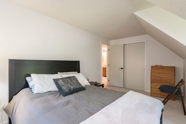 13 Carillon Cir, Easthampton, MA 01027