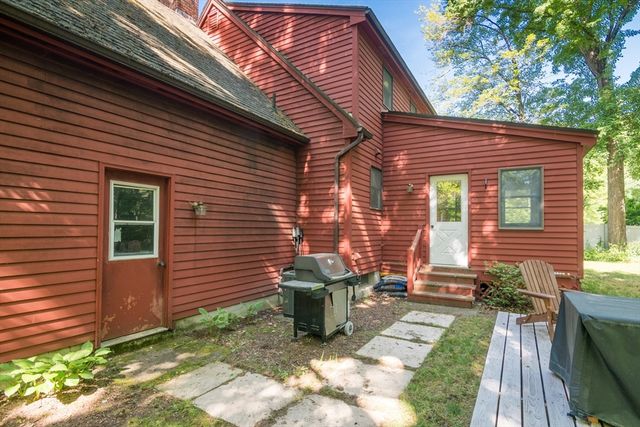 13 Carillon Cir, Easthampton, MA 01027