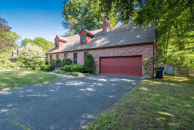 13 Carillon Cir, Easthampton, MA 01027