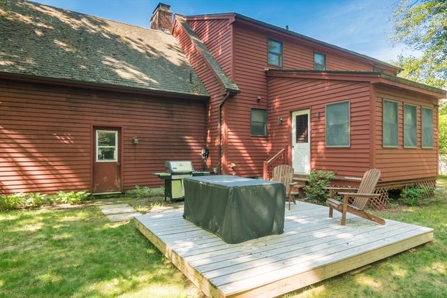 13 Carillon Cir, Easthampton, MA 01027