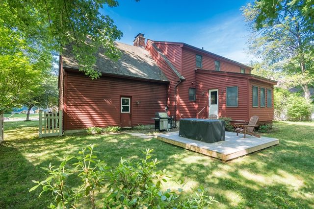 13 Carillon Cir, Easthampton, MA 01027