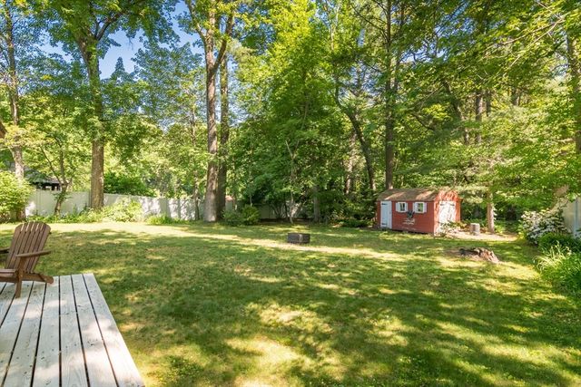 13 Carillon Cir, Easthampton, MA 01027