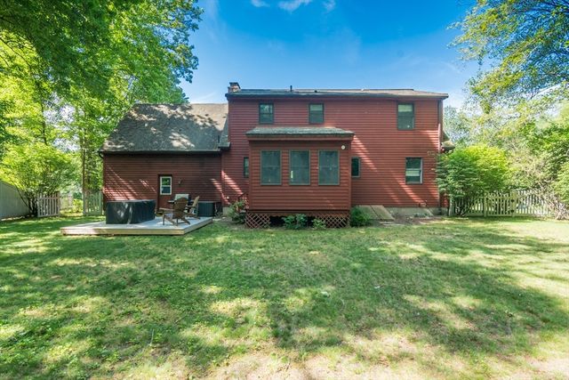13 Carillon Cir, Easthampton, MA 01027