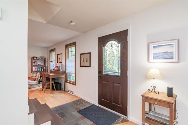 13 Carillon Cir, Easthampton, MA 01027