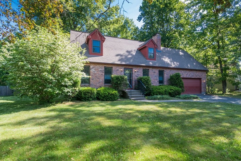 13 Carillon Cir, Easthampton, MA 01027