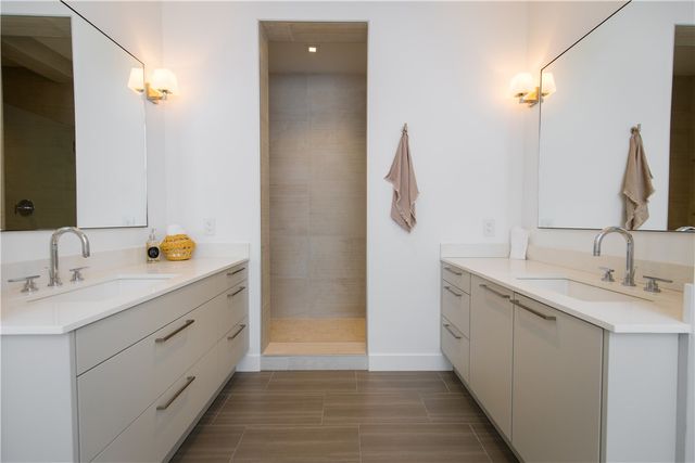 2210 Newport Boulevard 302, Newport Beach, CA 92663