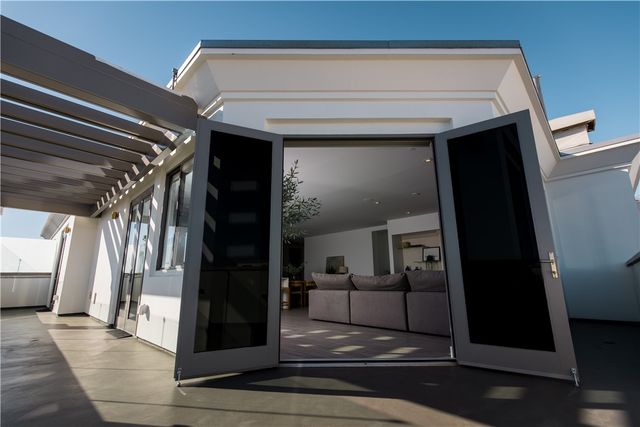 2210 Newport Boulevard 302, Newport Beach, CA 92663