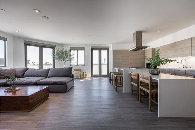 2210 Newport Boulevard 302, Newport Beach, CA 92663