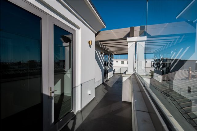 2210 Newport Boulevard 302, Newport Beach, CA 92663