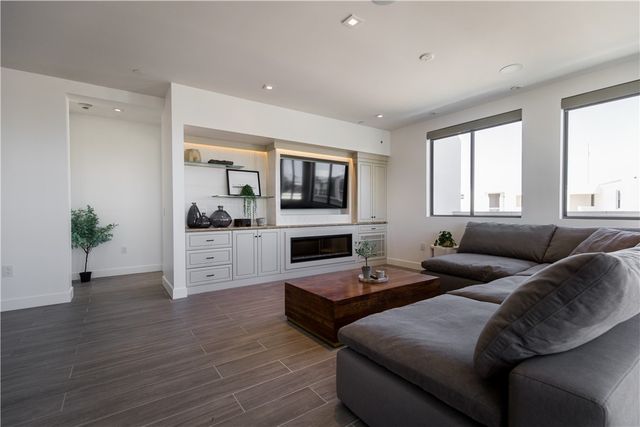 2210 Newport Boulevard 302, Newport Beach, CA 92663