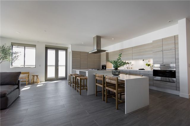 2210 Newport Boulevard 302, Newport Beach, CA 92663