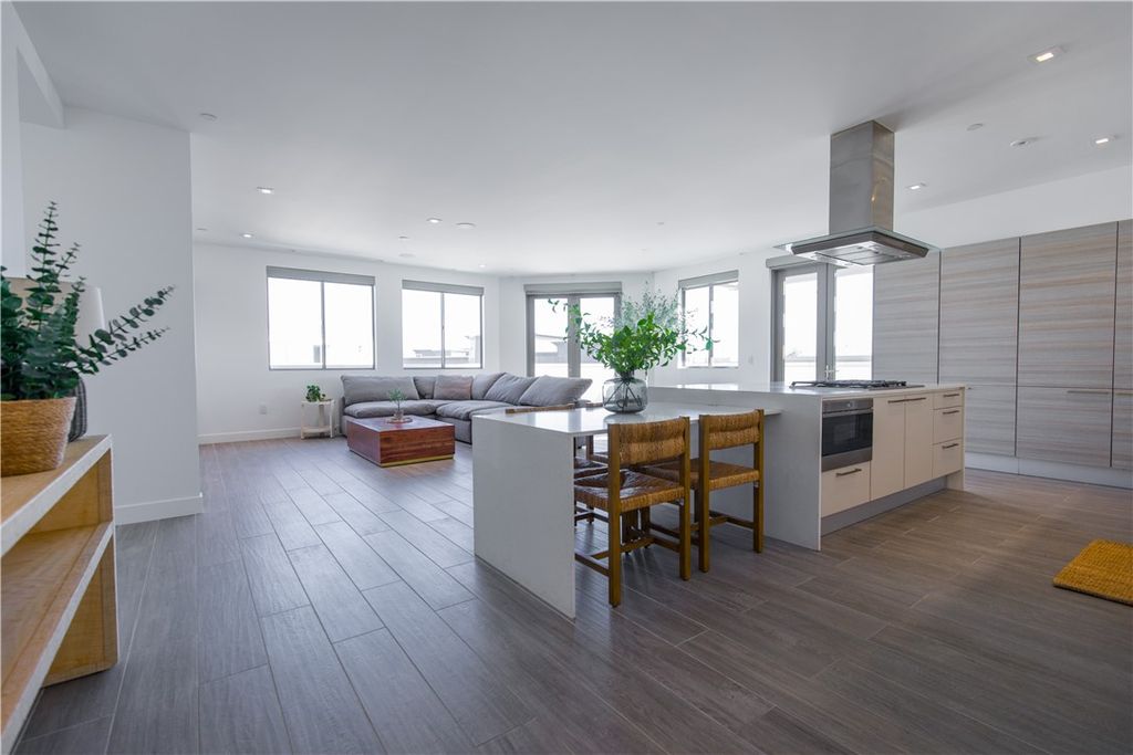 2210 Newport Boulevard 302, Newport Beach, CA 92663