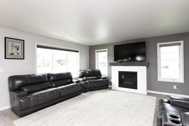 5494 Tanner Avenue S, Fargo, ND 58104