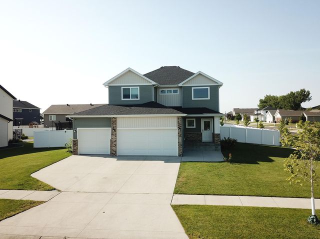 5494 Tanner Avenue S, Fargo, ND 58104