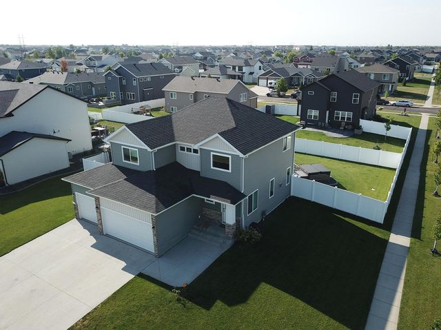 5494 Tanner Avenue S, Fargo, ND 58104