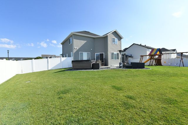 5494 Tanner Avenue S, Fargo, ND 58104