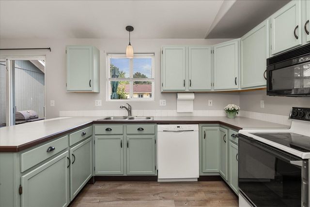 12512 W 11th Ave, Airway Heights, WA 99001