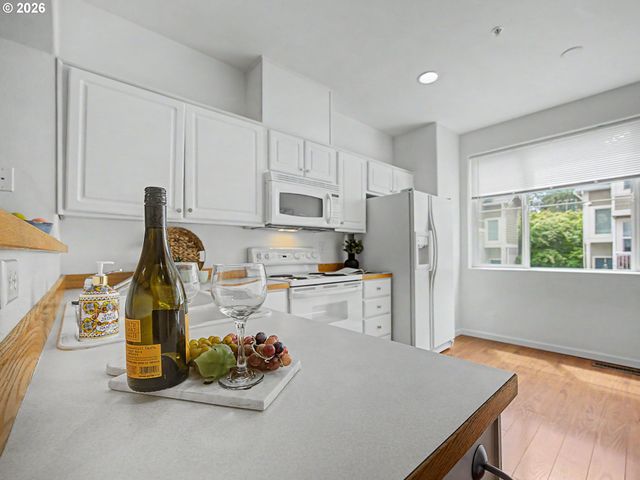 14176 Sw BARROWS Rd 3, Portland, OR 97223