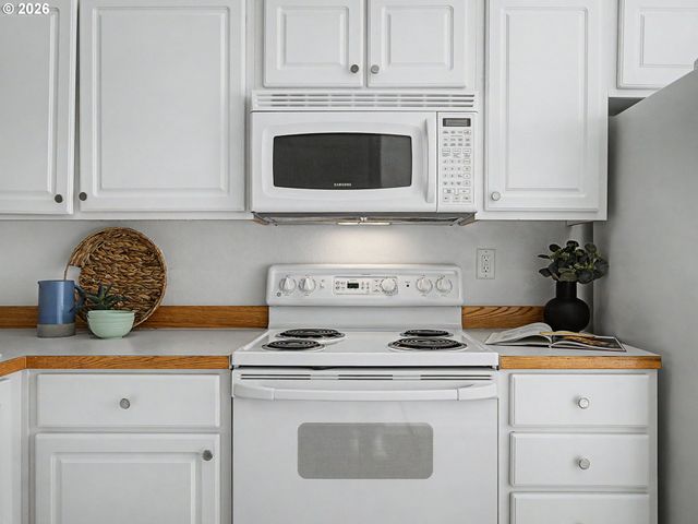 14176 Sw BARROWS Rd 3, Portland, OR 97223