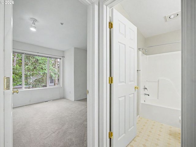 14176 Sw BARROWS Rd 3, Portland, OR 97223