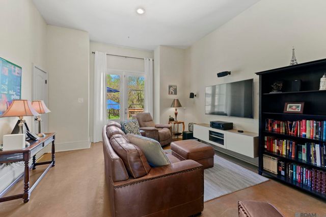 3231 Woodland Ridge Blvd, Baton Rouge, LA 70817