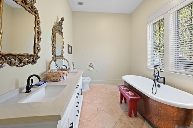 3231 Woodland Ridge Blvd, Baton Rouge, LA 70817