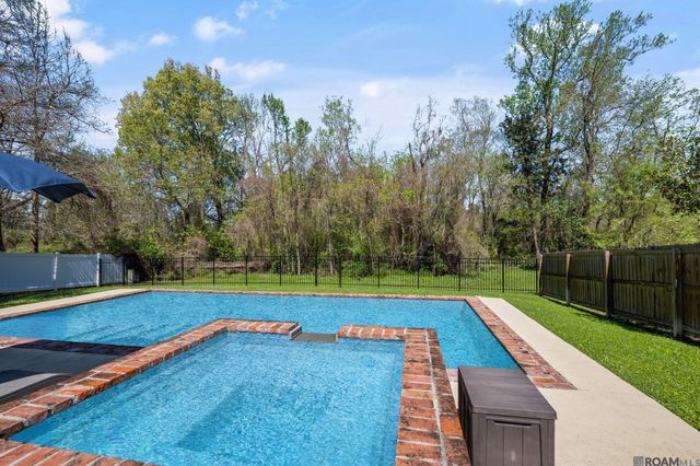 3231 Woodland Ridge Blvd, Baton Rouge, LA 70817