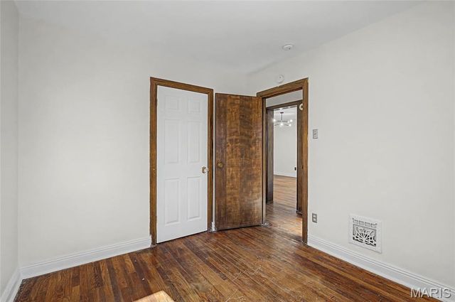 8710 Ezra Drive, St Louis, MO 63114