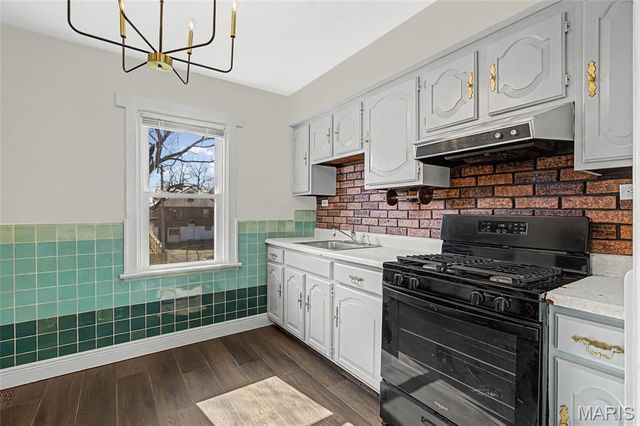 8710 Ezra Drive, St Louis, MO 63114