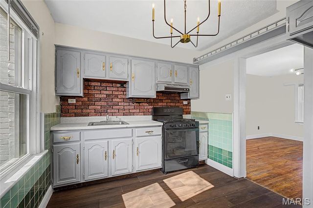 8710 Ezra Drive, St Louis, MO 63114