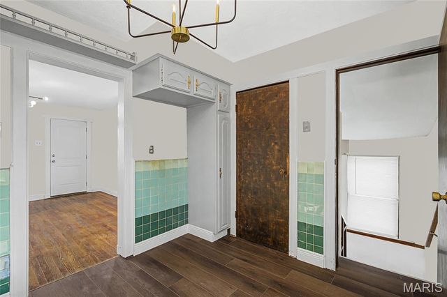 8710 Ezra Drive, St Louis, MO 63114