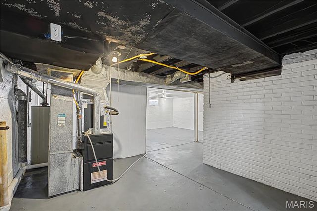 8710 Ezra Drive, St Louis, MO 63114