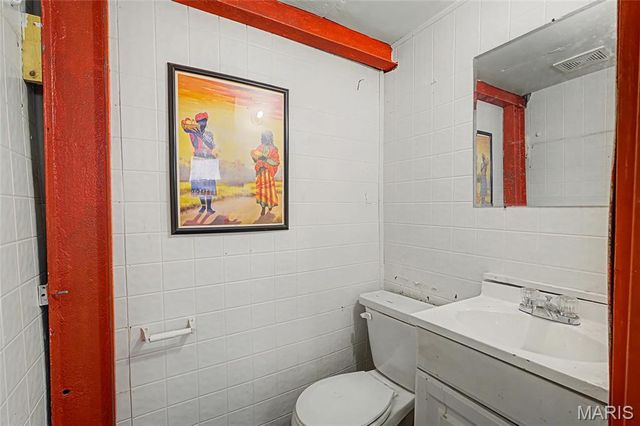 8710 Ezra Drive, St Louis, MO 63114