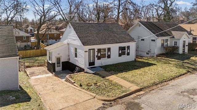 8710 Ezra Drive, St Louis, MO 63114