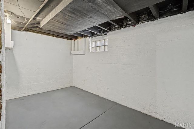 8710 Ezra Drive, St Louis, MO 63114