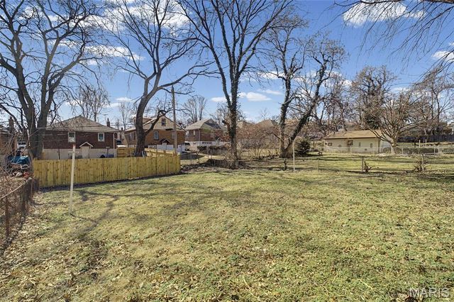 8710 Ezra Drive, St Louis, MO 63114