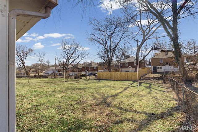 8710 Ezra Drive, St Louis, MO 63114