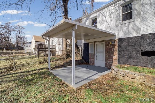 8710 Ezra Drive, St Louis, MO 63114