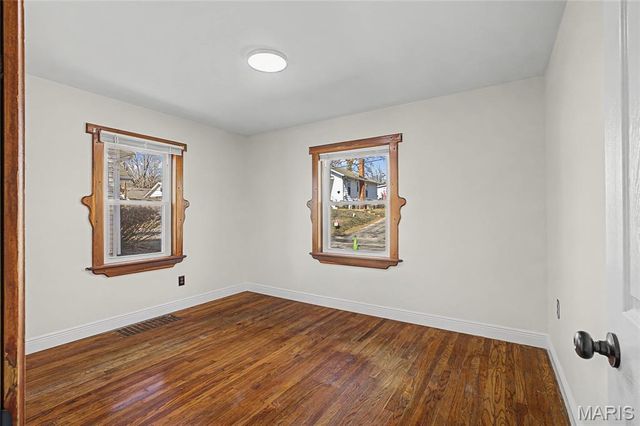 8710 Ezra Drive, St Louis, MO 63114