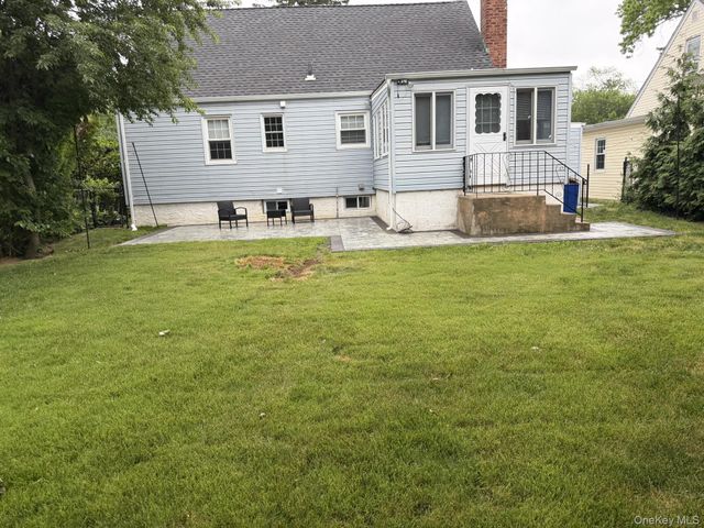 362 Piccadilly Dwns, Lynbrook, NY 11563