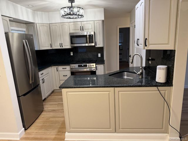 362 Piccadilly Dwns, Lynbrook, NY 11563